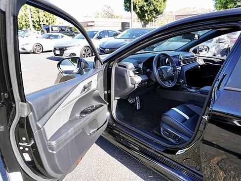 Used 2025 Toyota Camry SE FWD image 35
