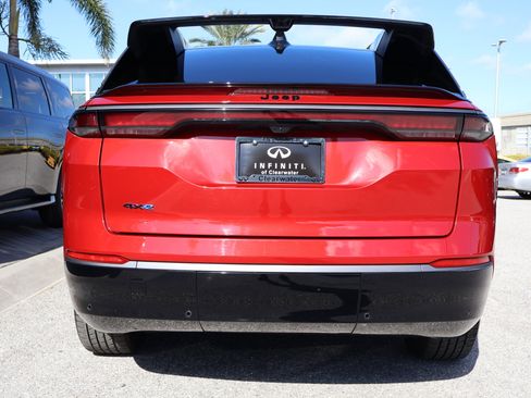 Used 2024 Jeep Wagoneer Launch Edition image 8