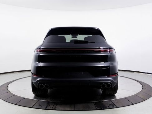 Used 2025 Porsche Cayenne image 27