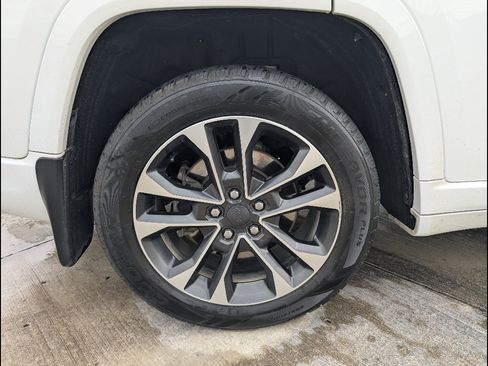 Used 2023 Jeep Grand Cherokee L Overland w/ Rear Seat Video Group I AWD/4WD image 16