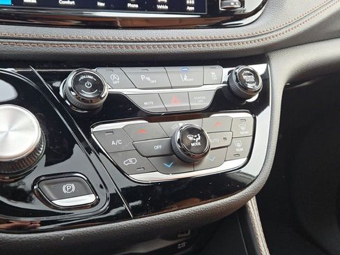 New 2026 Chrysler Pacifica Pinnacle w/ Trailer Tow Group image 4