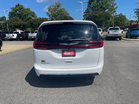 New 2026 Chrysler Pacifica Select FWD image 5