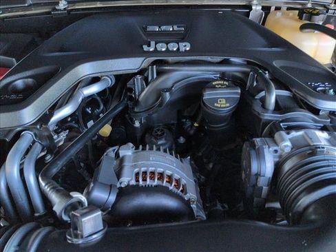 Used 2020 Jeep Gladiator Sport image 22