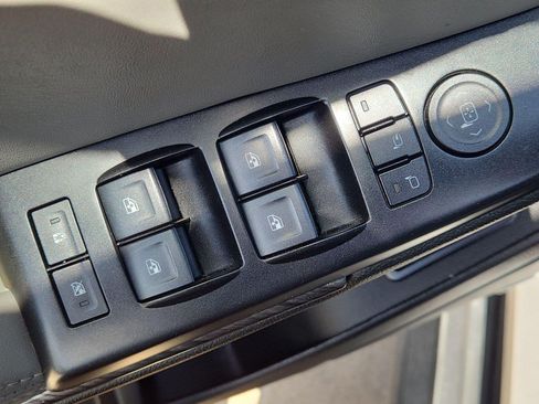 Used 2020 Chevrolet Suburban LT RWD image 5