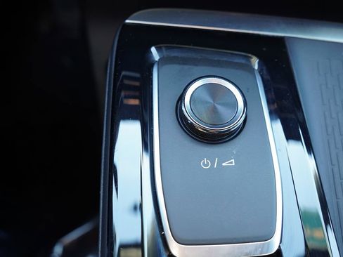 Certified 2025 Buick Enclave Preferred image 31