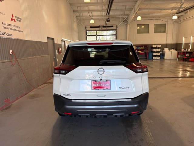 Certified 2023 Nissan Rogue SL w/ SL Premium Package AWD/4WD image 4