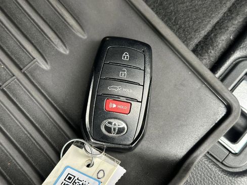 Used 2025 Toyota Sequoia Capstone image 21