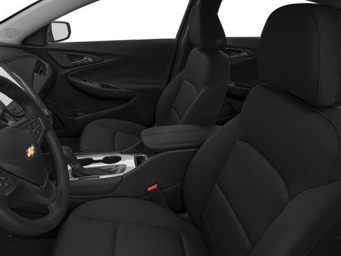 Used 2017 Chevrolet Malibu LT image 38