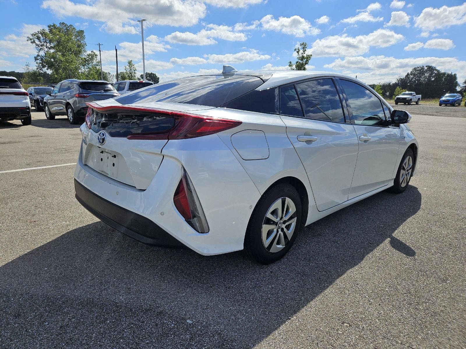 Used 2017 Toyota Prius Prime Advanced FWD image 7