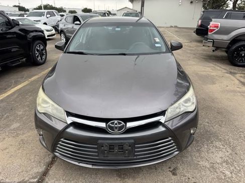 Used 2015 Toyota Camry LE FWD image 2