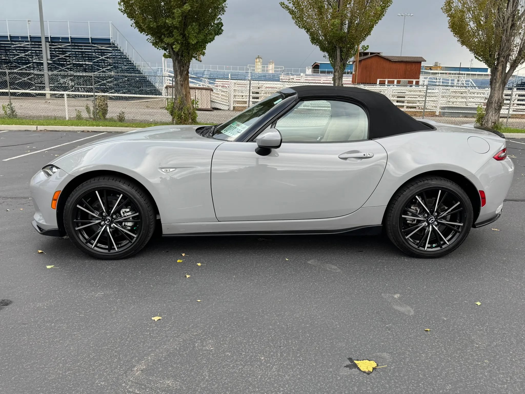 Used 2024 MAZDA MX-5 Miata Grand Touring w/ Appearance Package RWD image 3