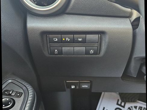 Used 2025 Nissan Versa S w/ Trunk Package FWD image 12