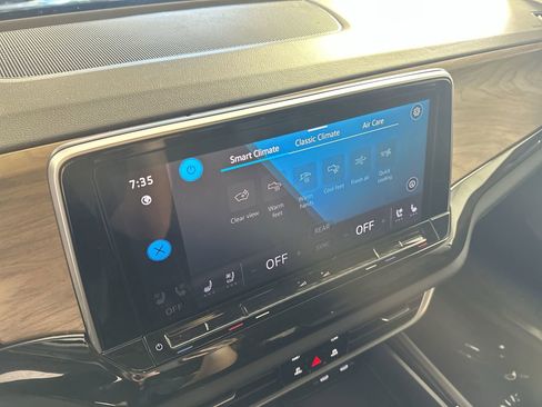 Used 2025 Volkswagen Atlas SE image 23