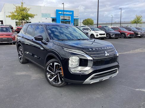 Used 2023 Mitsubishi Outlander SE image 7