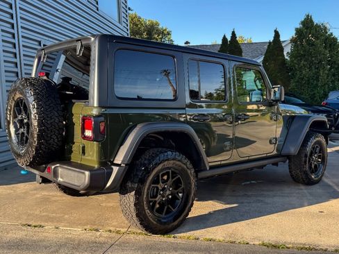 Used 2024 Jeep Wrangler Unlimited AWD/4WD image 3
