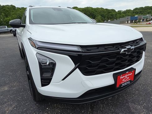 New 2026 Chevrolet Trax LT w/ Sunroof Package FWD image 11