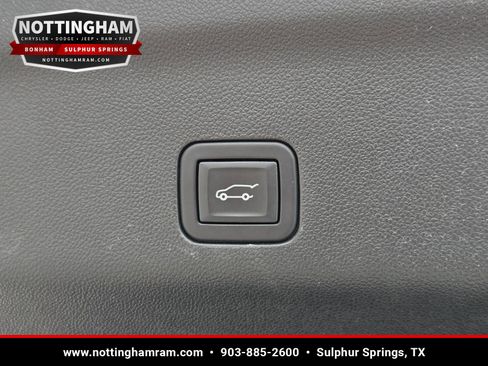 Used 2024 GMC Yukon SLT RWD image 10