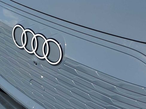 New 2025 Audi Q6 e-tron Premium Plus image 11