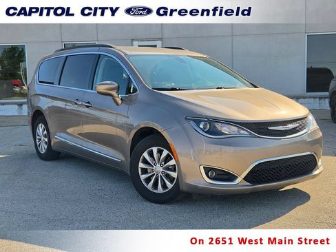 Used 2017 Chrysler Pacifica Touring-L FWD image 1