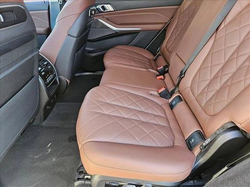 Used 2025 BMW X7 xDrive40i w/ Premium Package image 17