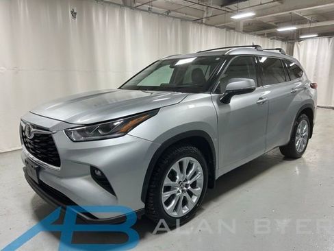 Used 2021 Toyota Highlander Limited image 1