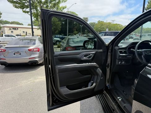 Used 2023 GMC Yukon XL AT4 w/ AT4 Premium Package AWD/4WD image 8