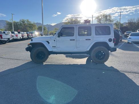Used 2020 Jeep Wrangler Unlimited Sahara image 12