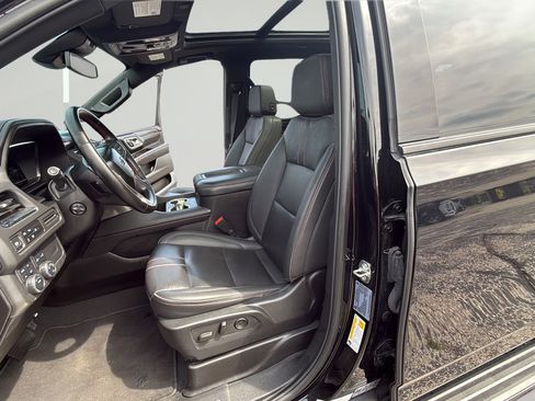 Used 2024 Chevrolet Suburban RST w/ Luxury Package AWD/4WD image 32