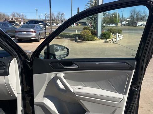 Used 2023 Volkswagen Tiguan SE R-Line image 19