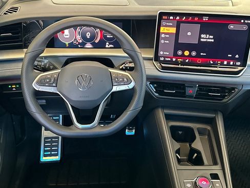 New 2026 Volkswagen Tiguan SE R-Line FWD image 12