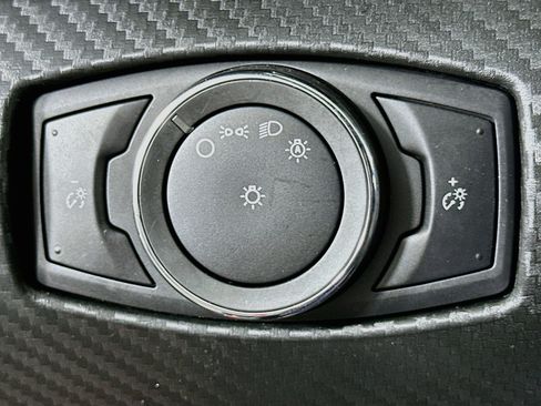 Used 2015 Ford Mustang Coupe RWD image 17