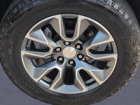 Used 2024 Chevrolet Silverado 1500 LT AWD/4WD image 33