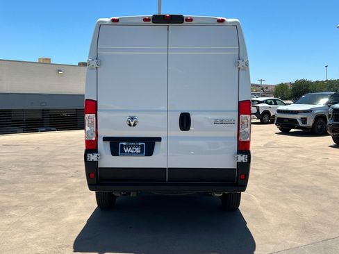 Used 2025 RAM ProMaster 3500 w/ Convenience Group FWD image 4