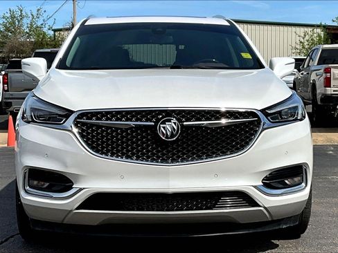 Used 2018 Buick Enclave Avenir w/ Avenir Technology Package FWD image 3