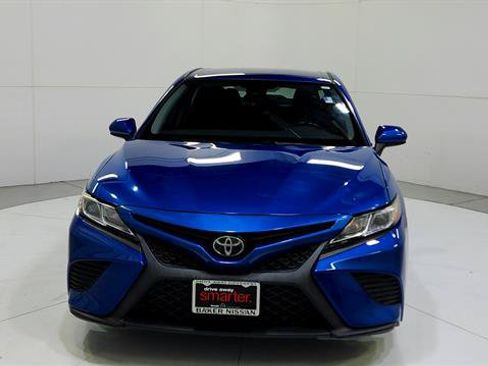 Used 2019 Toyota Camry SE FWD image 2