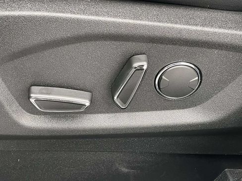 Used 2019 Ford Edge Titanium FWD image 7
