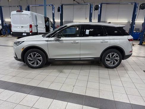 Used 2023 Lincoln Corsair AWD w/ Equipment Group 101A image 4