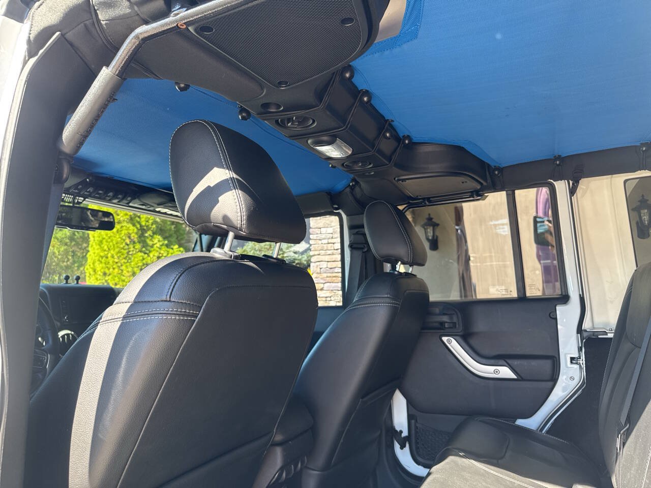Used 2015 Jeep Wrangler Unlimited Rubicon w/ Connectivity Group AWD/4WD image 6