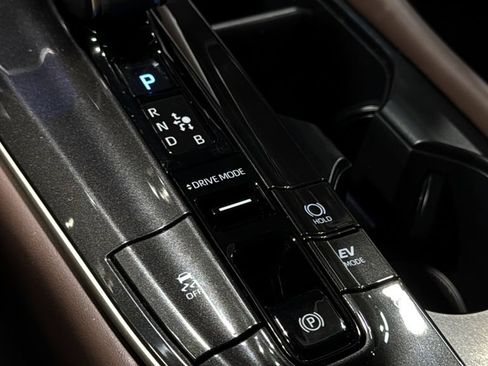 Used 2024 Toyota Crown AWD/4WD image 38