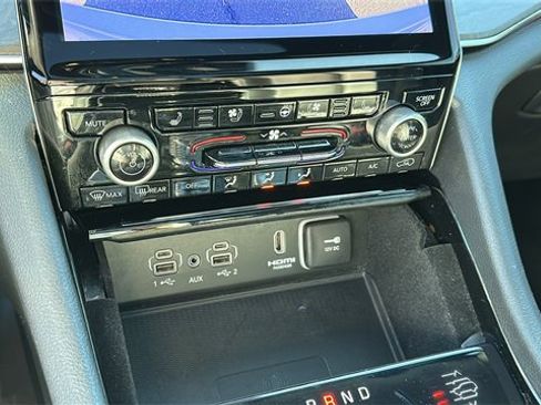 Used 2022 Jeep Grand Cherokee Overland w/ Luxury Tech Group IV image 18