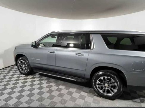 New 2026 Chevrolet Suburban LT w/ Comfort Package image 13