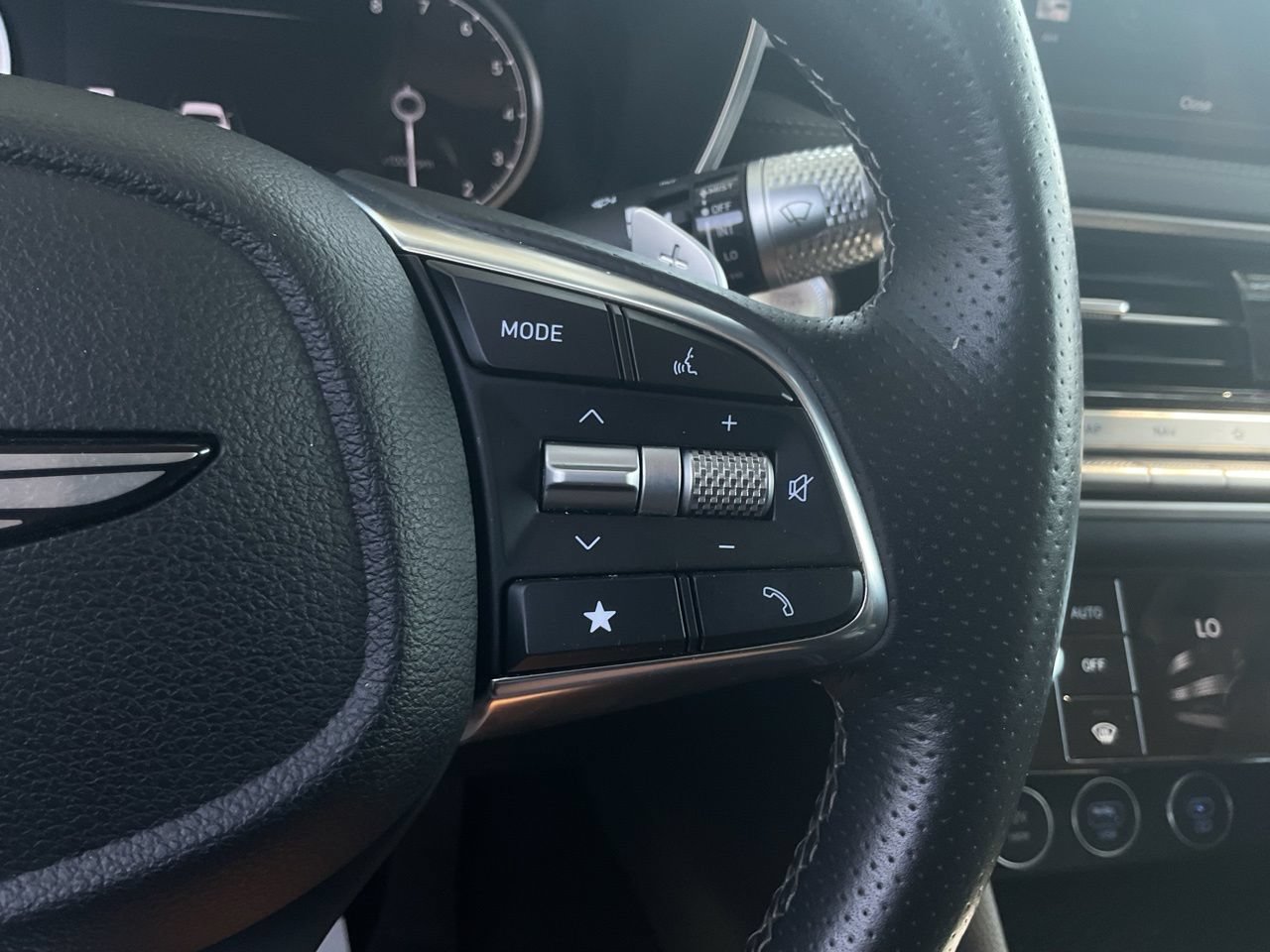 Used 2025 Genesis G70 2.5T RWD image 33