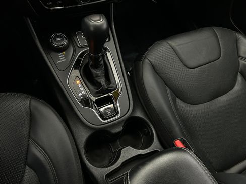 Used 2019 Jeep Cherokee Limited AWD/4WD image 13