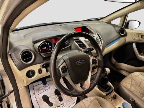 Used 2013 Ford Fiesta SE FWD image 9