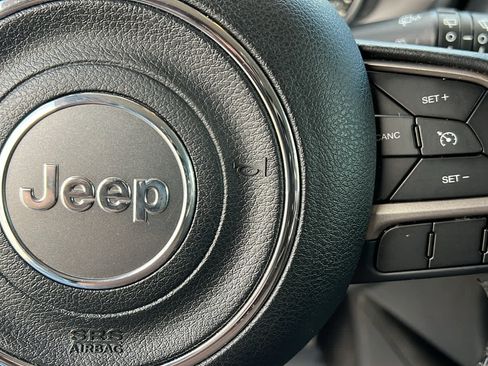 Used 2022 Jeep Renegade Latitude w/ Convenience Group AWD/4WD image 19