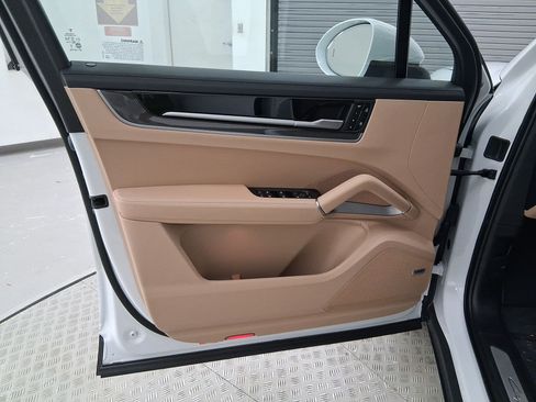 New 2026 Porsche Cayenne image 20