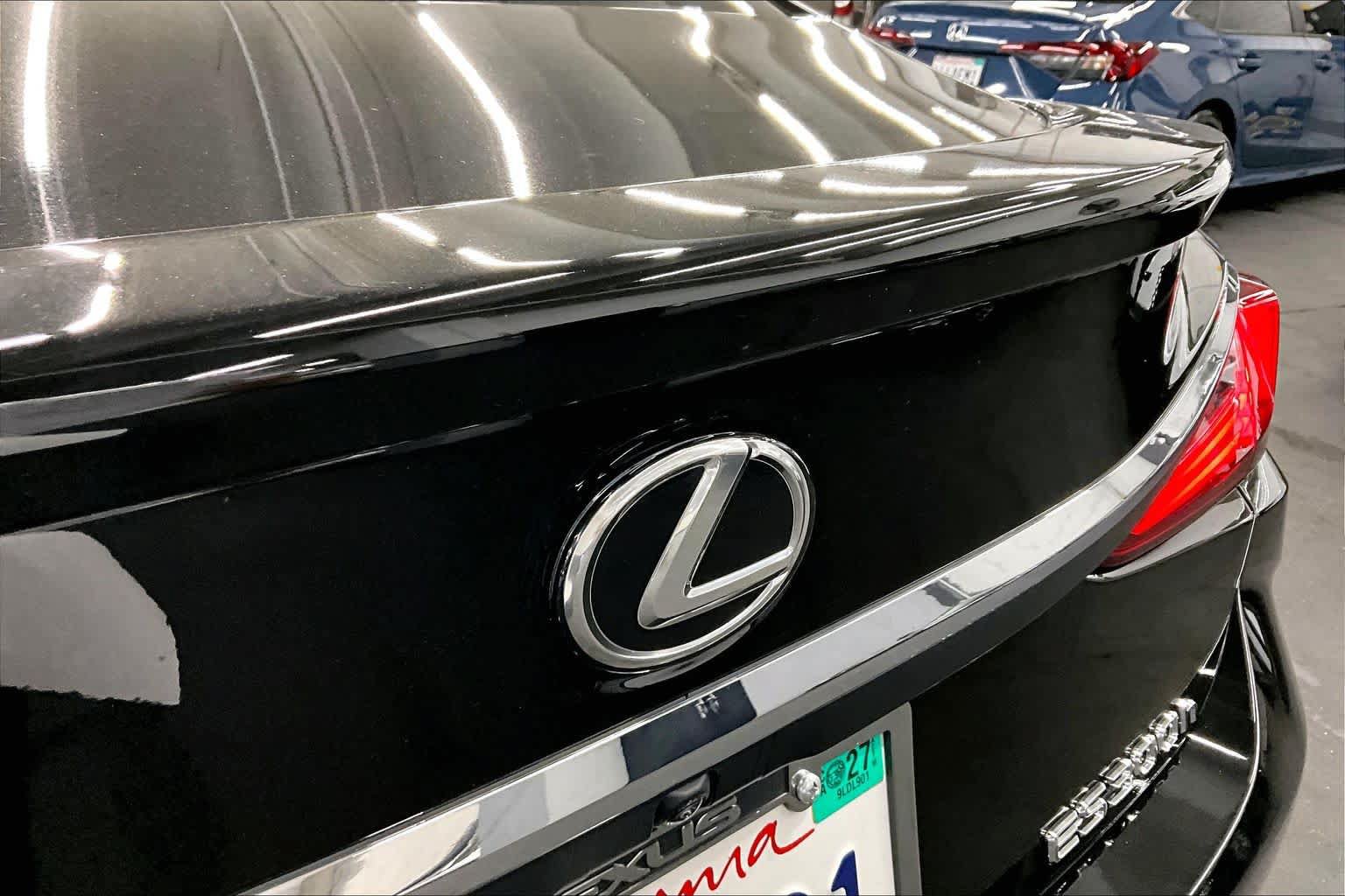 Used 2024 Lexus ES 300h w/ Premium Package FWD image 30