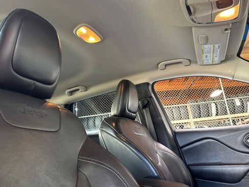 Used 2015 Jeep Cherokee Limited image 26