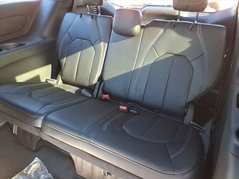 New 2026 Chrysler Pacifica Select w/ S Appearance Package image 11