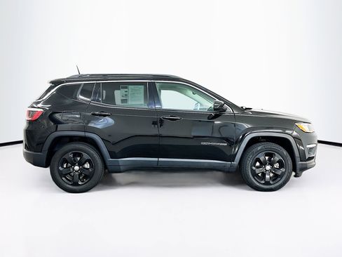 Used 2017 Jeep Compass Latitude AWD/4WD image 10